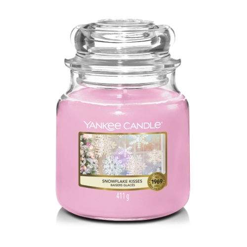 Sviečka Yankee Candle - Snowflake Kisses, stredná