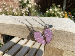 Glamour 3cm 2pcs of matching heart BFF necklace on paper card in PB 12pcs in DBX (1)