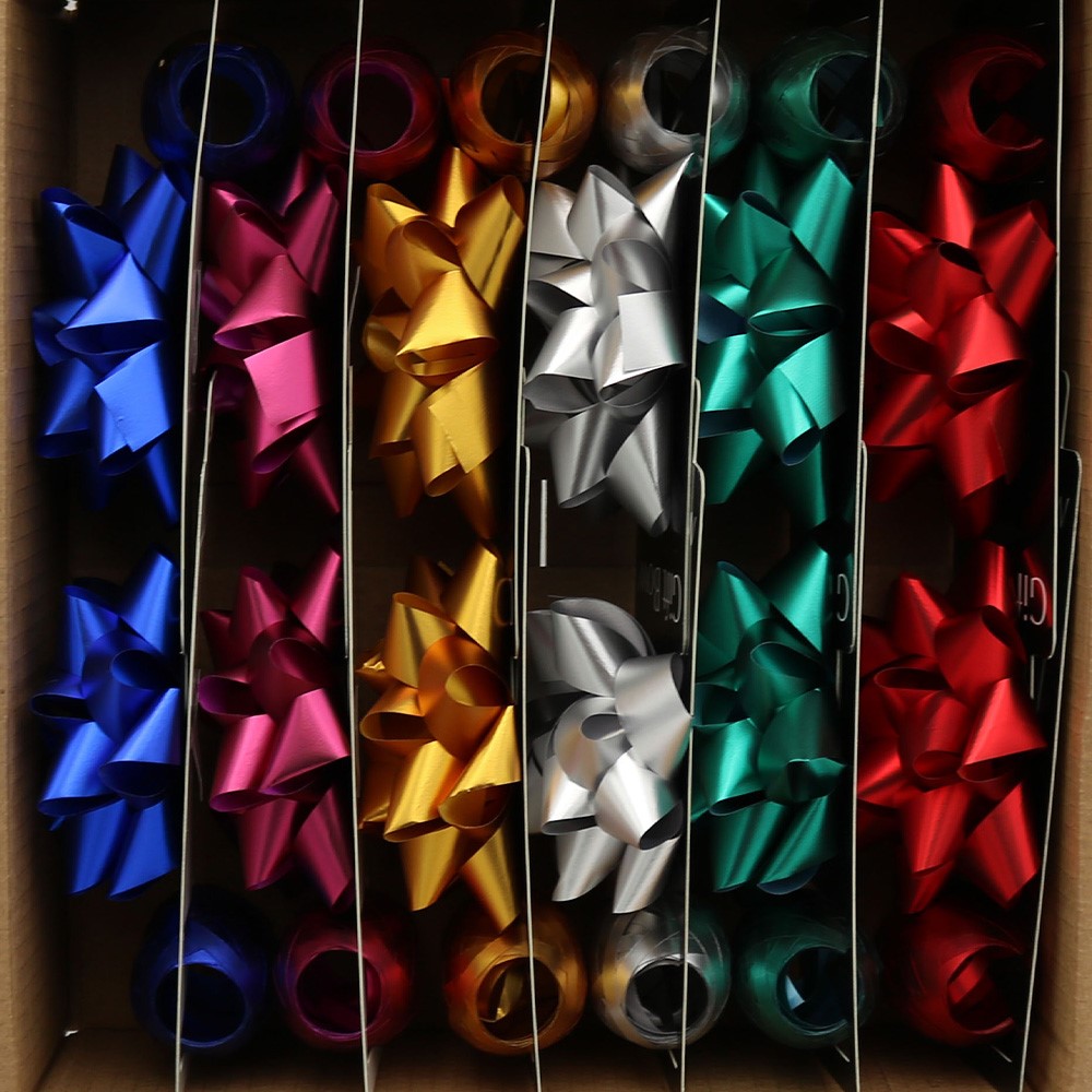 Rosette 95 mm + ribbon 5 mm x 10 m (mix of 6 metallic colours) on blister (1)