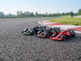 Roadblasters formula 7,5cm kov voľný chod 3farby 3ks v krabičke (1)